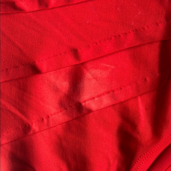 Chic Red Swimsuit with Strap Detail - Picture 4 of 4